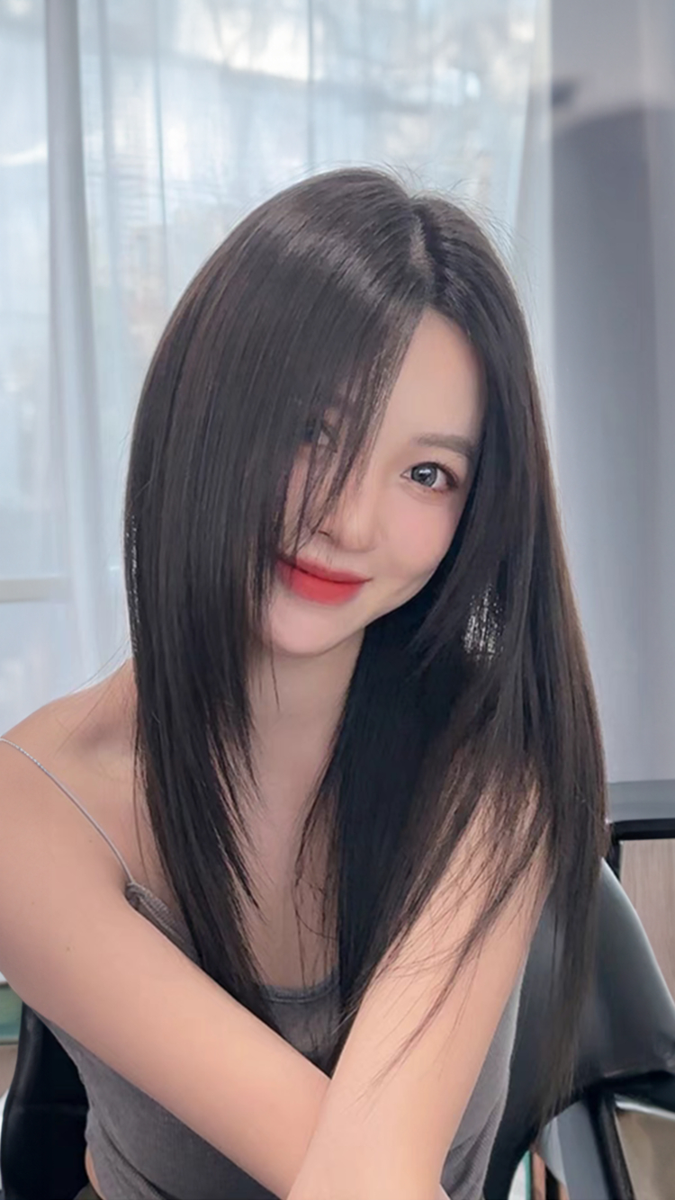 女士长发假发自然佩戴效果
